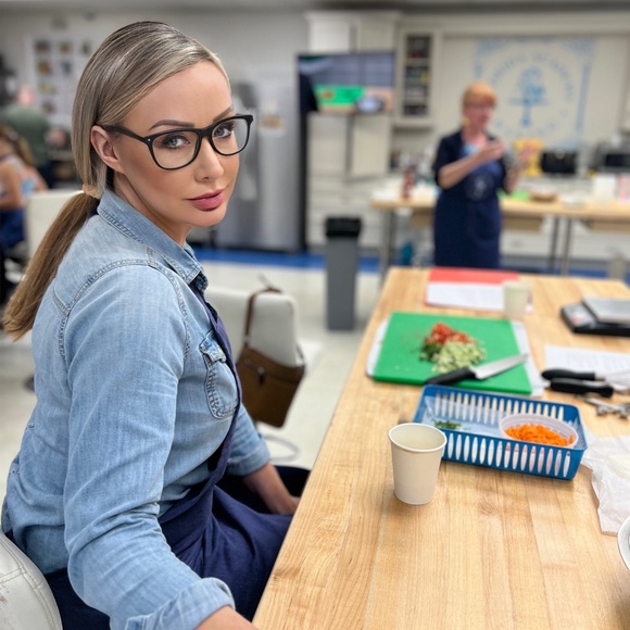 Meet your Posher, Kelly - Picture 7 of 8